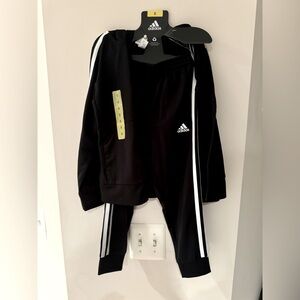 Kids unisex size 5 Adidas track suit